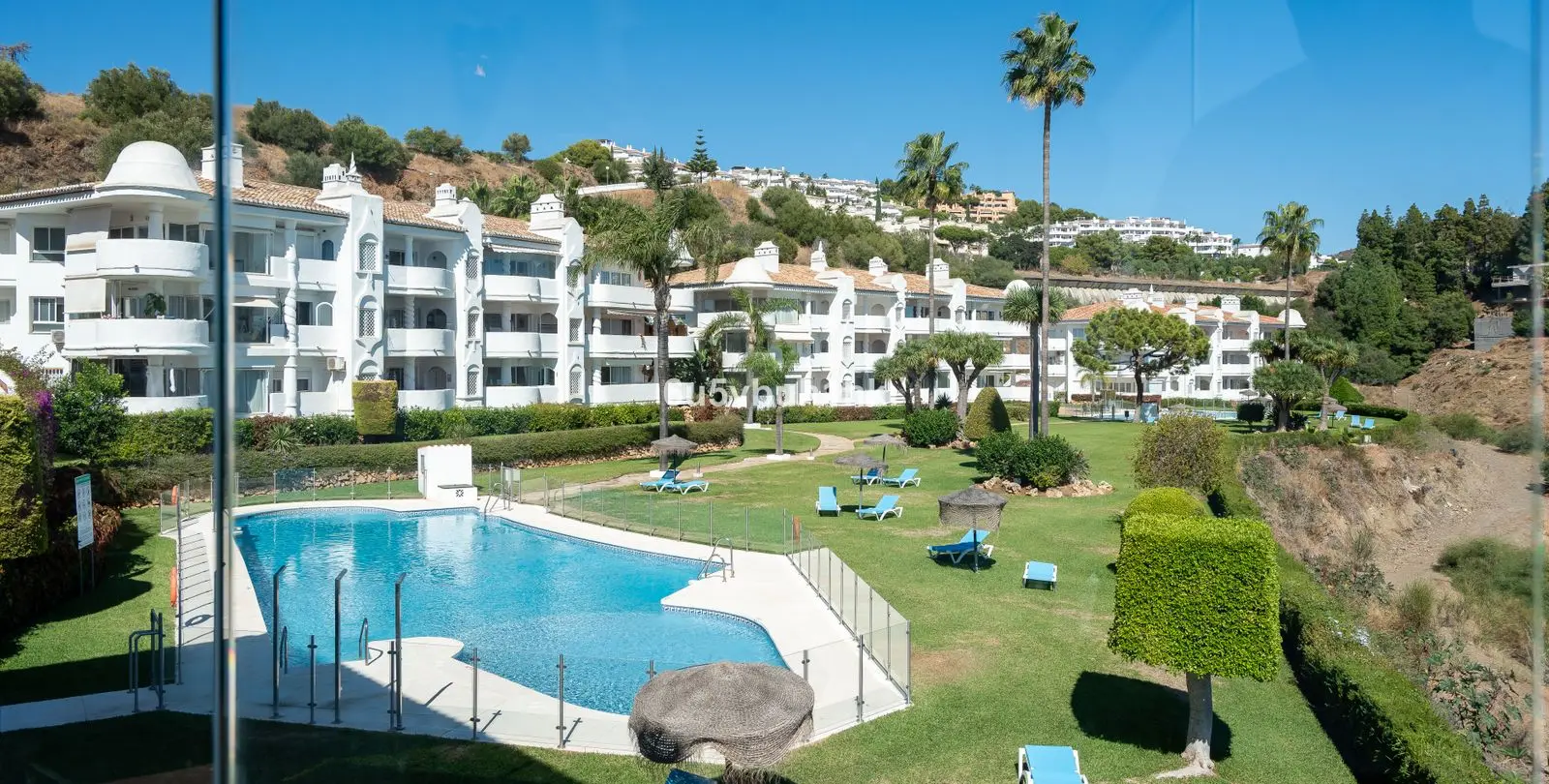 Venta de apartamento en planta media en Mijas Costa 13