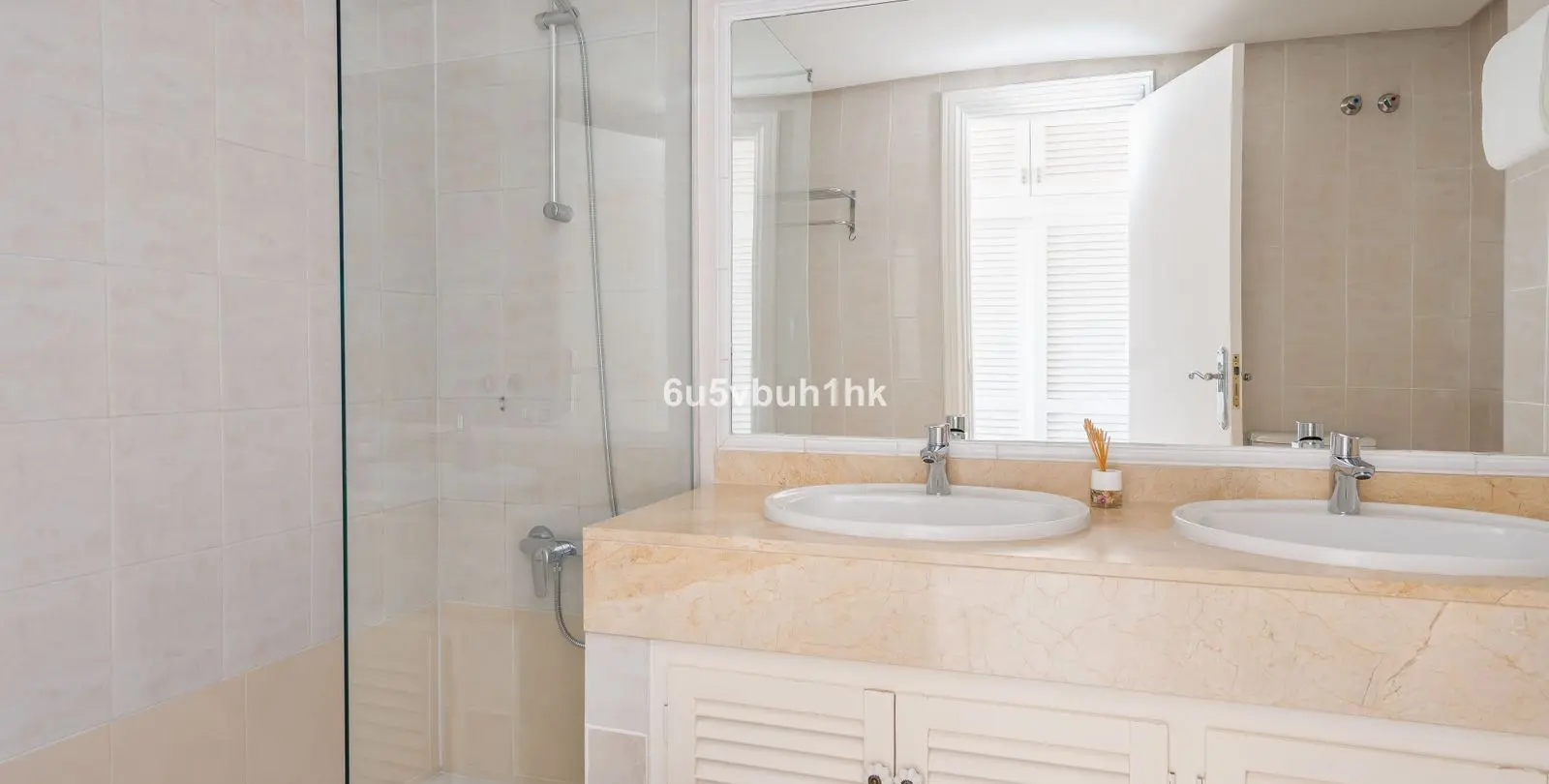 Venta de apartamento en planta media en Mijas Costa 17