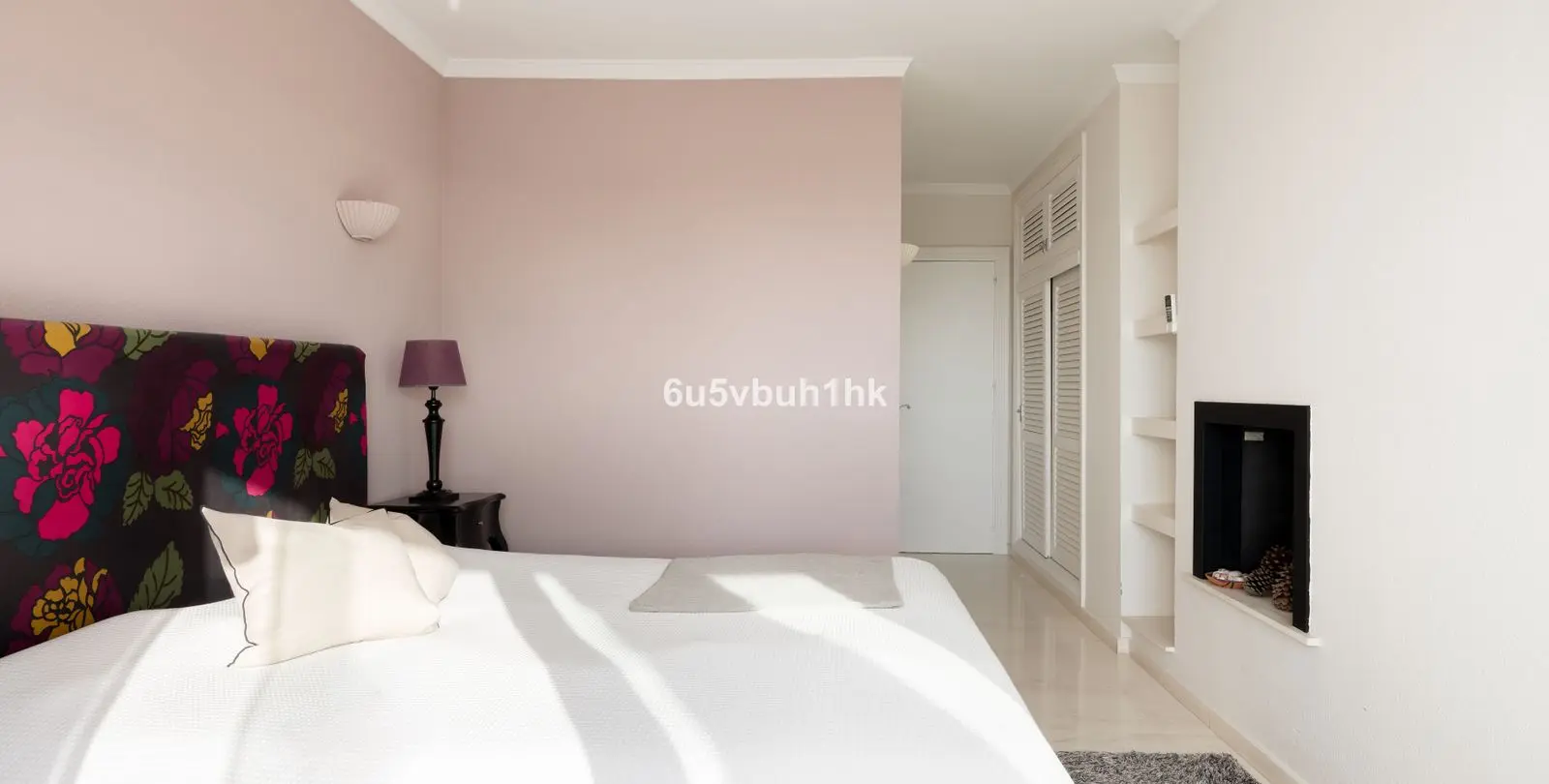 Venta de apartamento en planta media en Mijas Costa 23