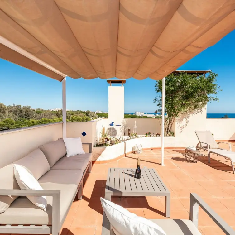 Sale of penthouse in Calahonda