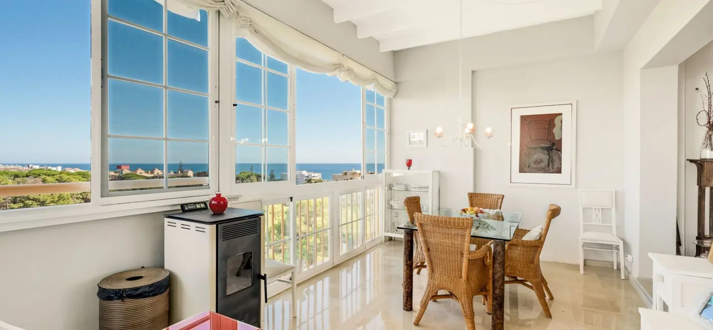 Sale of penthouse in Calahonda 2