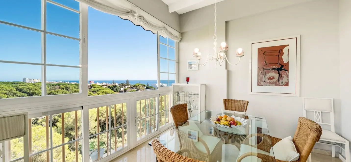 Sale of penthouse in Calahonda 3