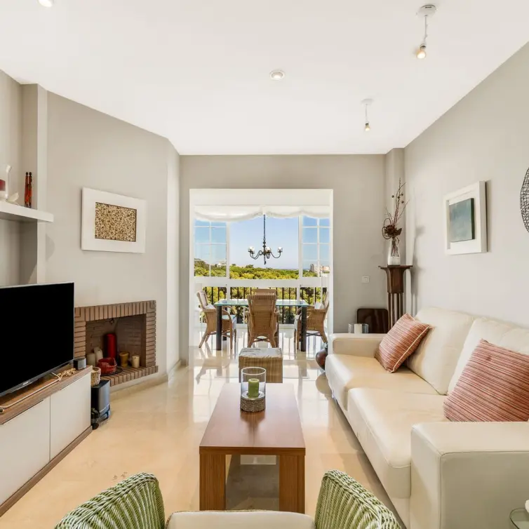 Sale of penthouse in Calahonda