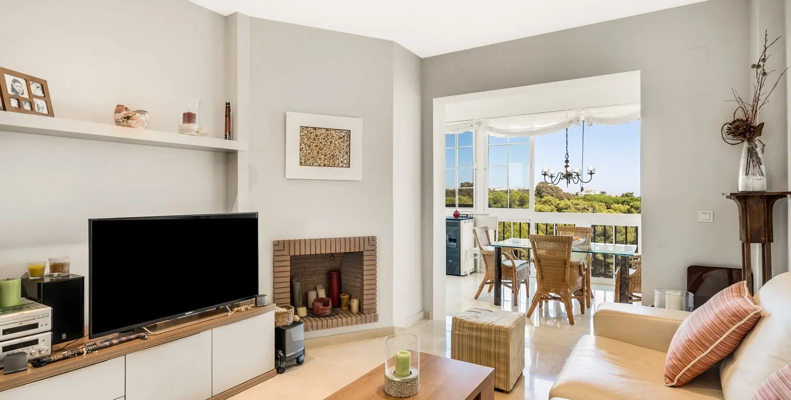 Sale of penthouse in Calahonda 6