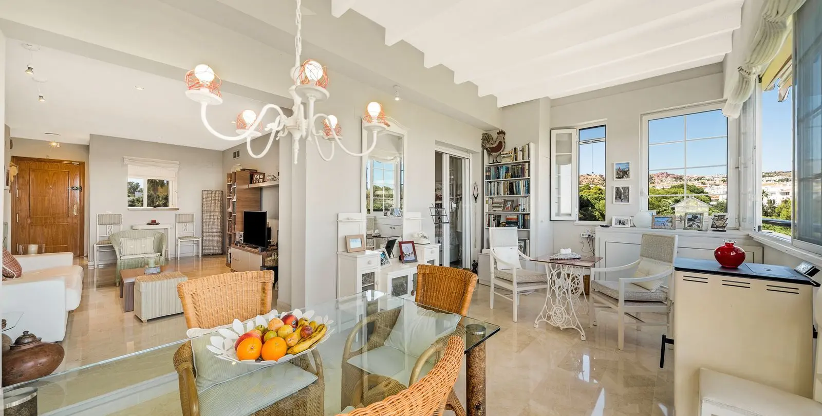 Sale of penthouse in Calahonda 10