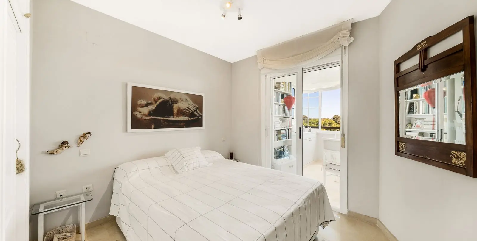 Sale of penthouse in Calahonda 12