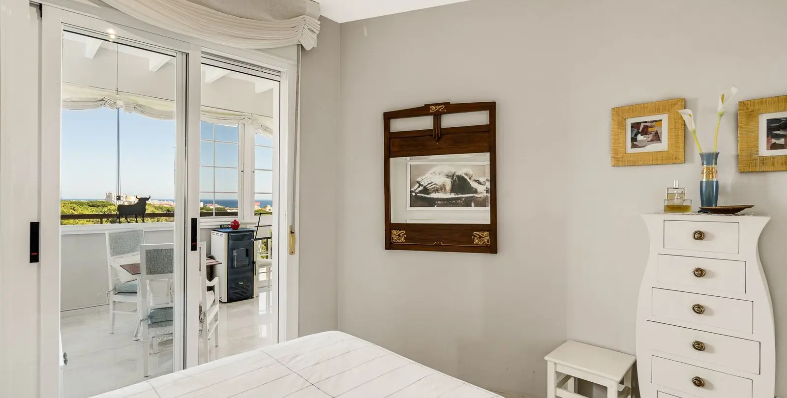 Sale of penthouse in Calahonda 13
