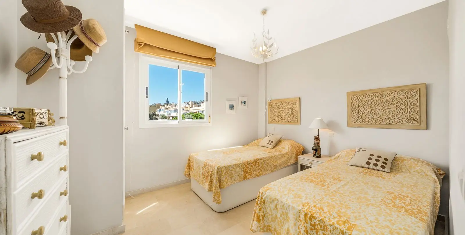 Sale of penthouse in Calahonda 15