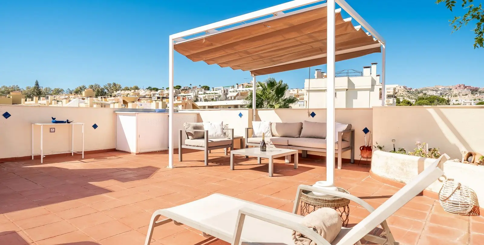 Sale of penthouse in Calahonda 18