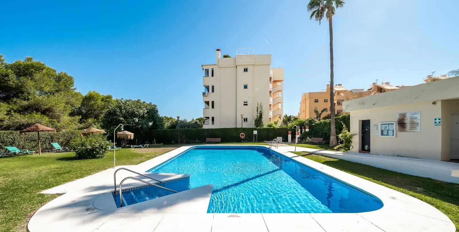 Sale of penthouse in Calahonda 20
