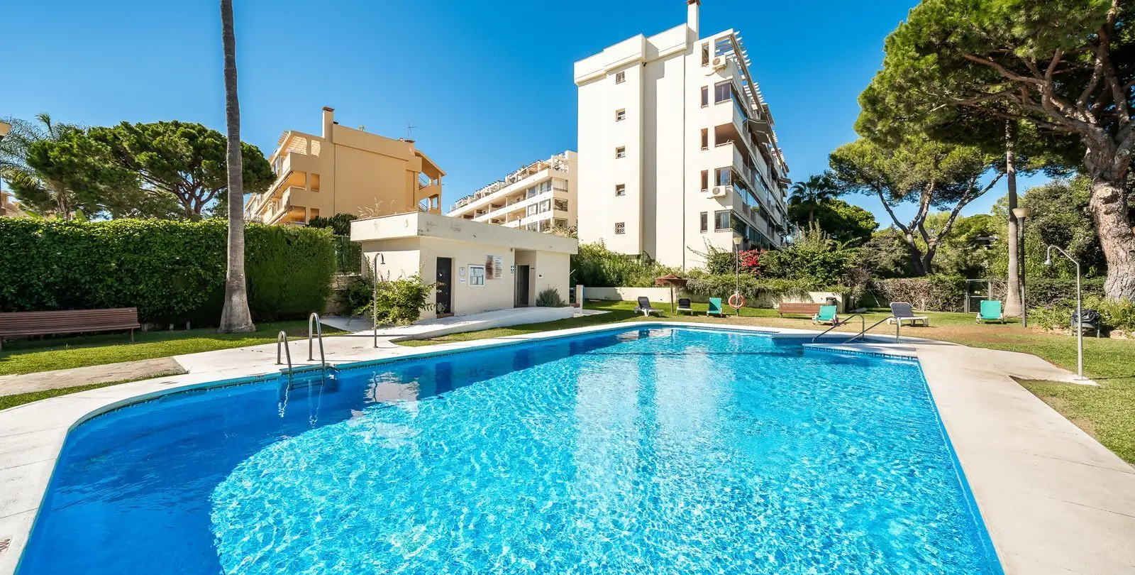 Sale of penthouse in Calahonda 21
