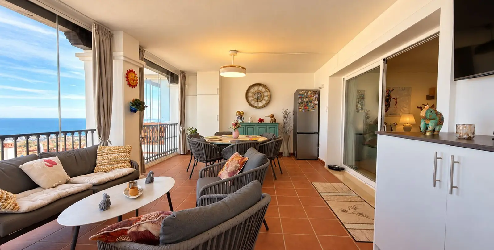 Venta de apartamento en planta media en Calahonda 1