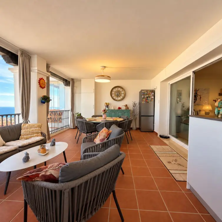 Venta de apartamento en planta media en Calahonda