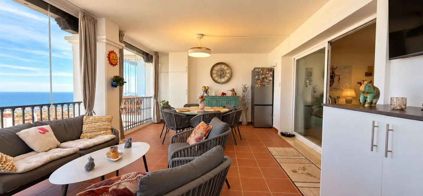Venta de apartamento en planta media en Calahonda 0