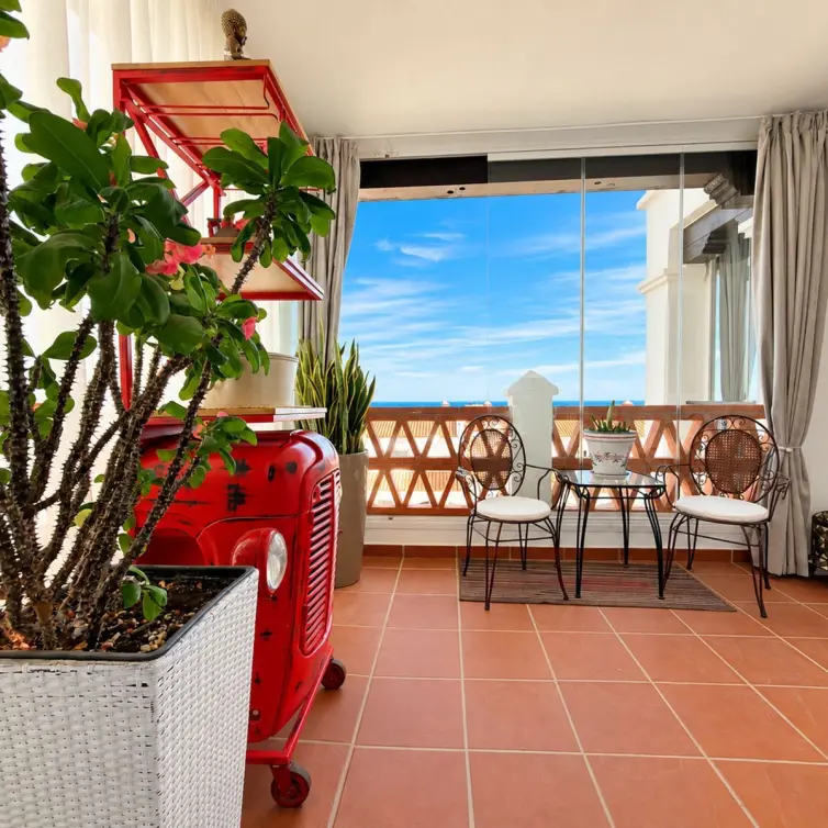 Venta de apartamento en planta media en Calahonda