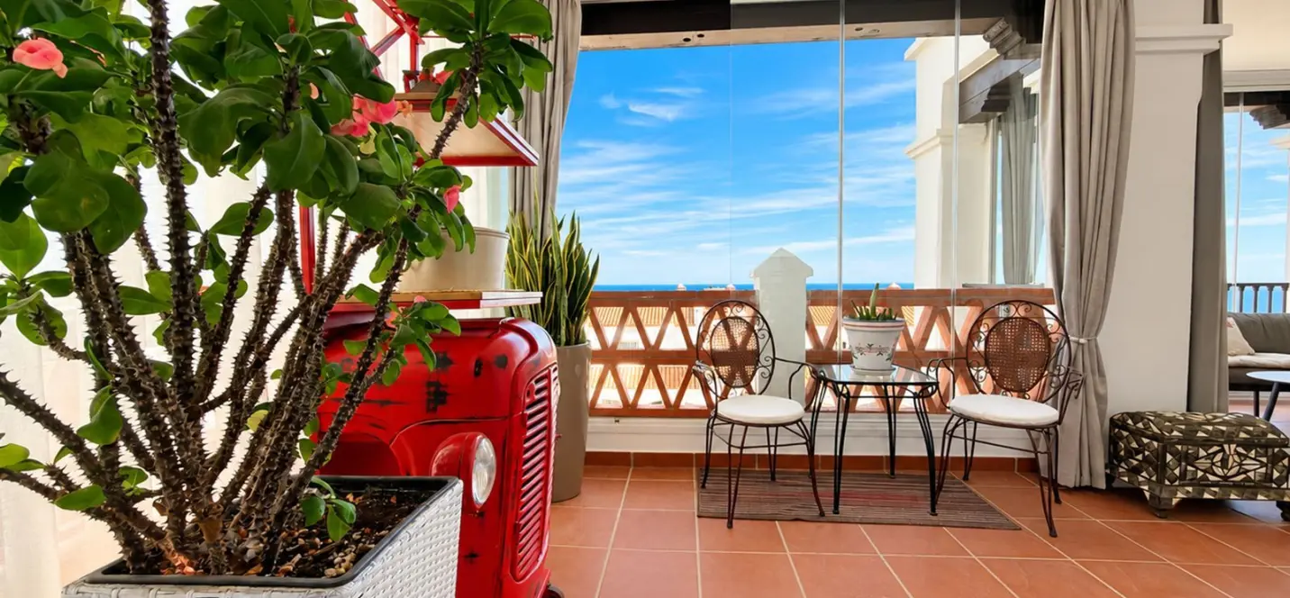 Venta de apartamento en planta media en Calahonda 2