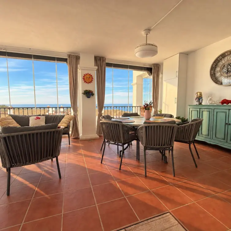 Venta de apartamento en planta media en Calahonda