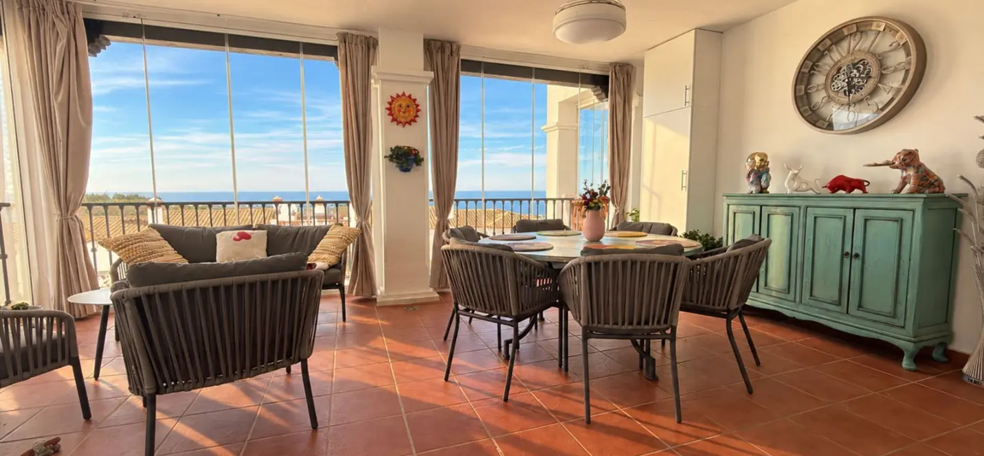Venta de apartamento en planta media en Calahonda 4