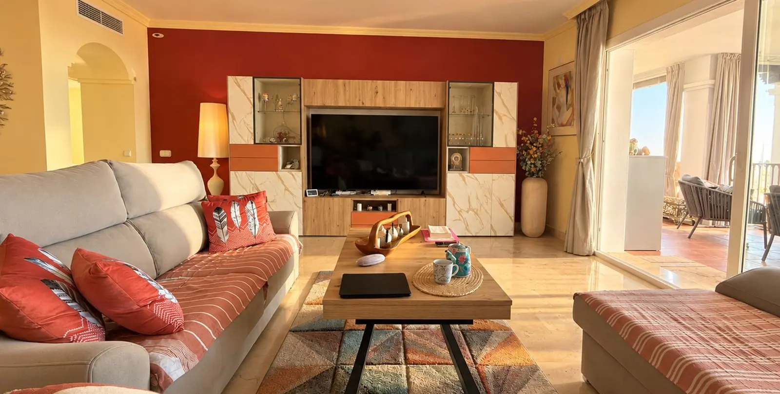 Venta de apartamento en planta media en Calahonda 11
