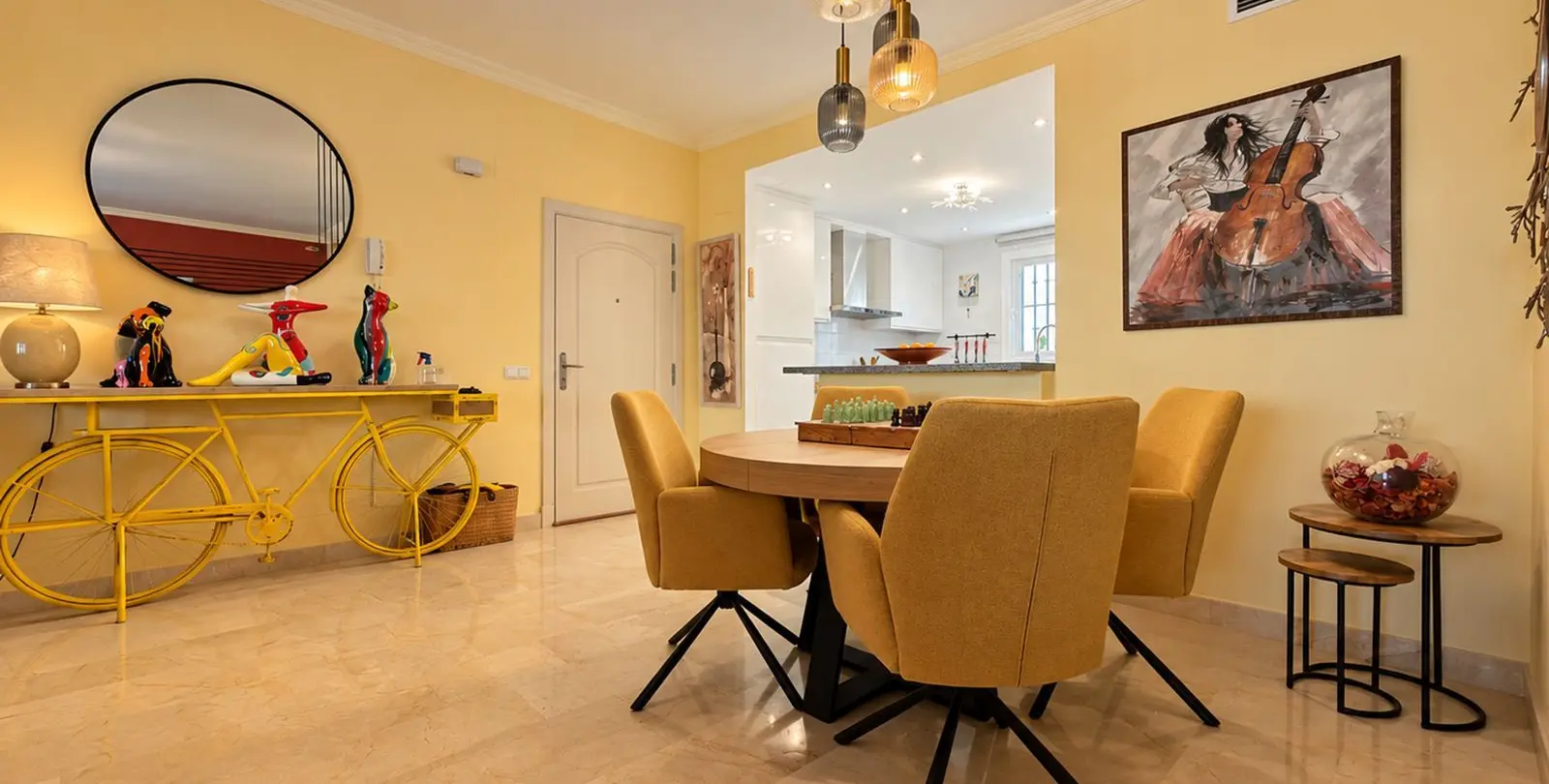 Venta de apartamento en planta media en Calahonda 17
