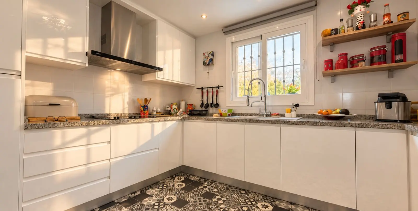 Venta de apartamento en planta media en Calahonda 22