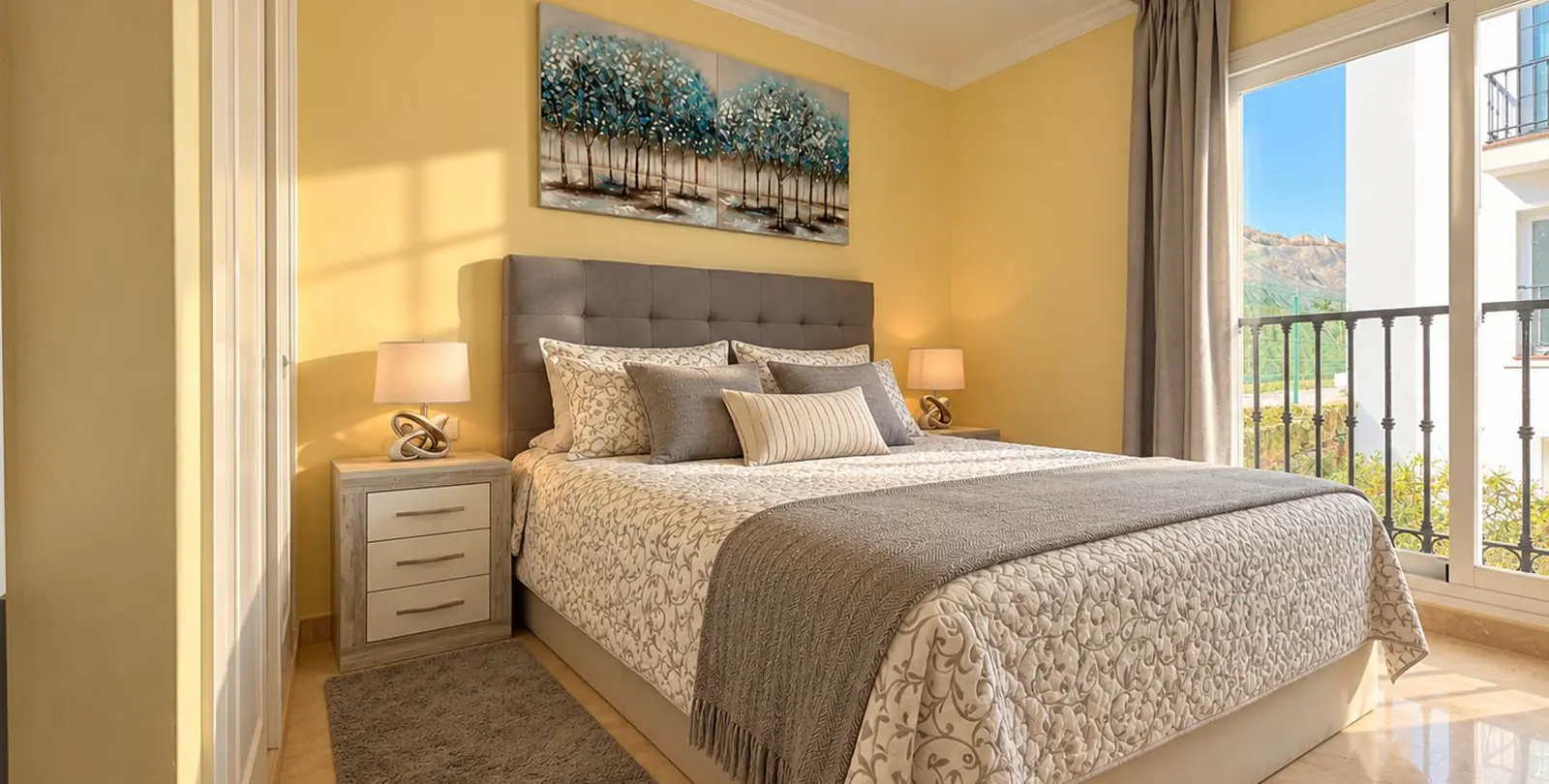 Venta de apartamento en planta media en Calahonda 30