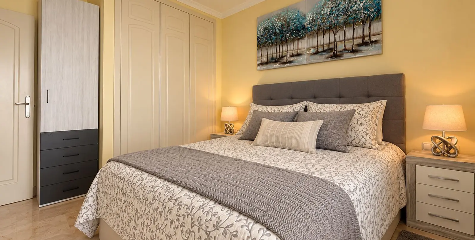 Venta de apartamento en planta media en Calahonda 31