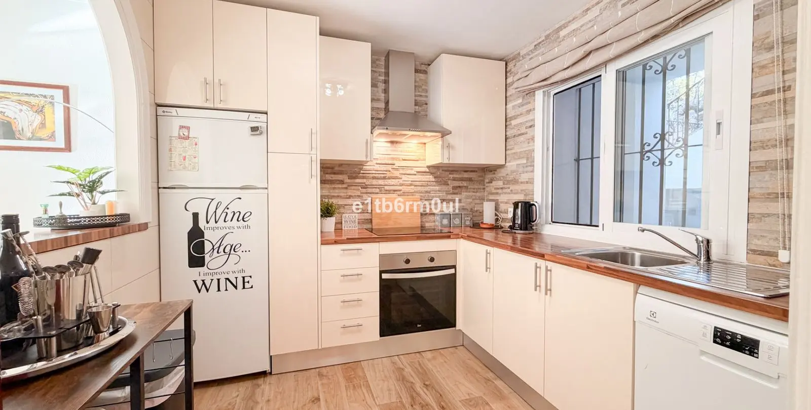 Продажа апартаментов на первом этаже в The Golden Mile 6