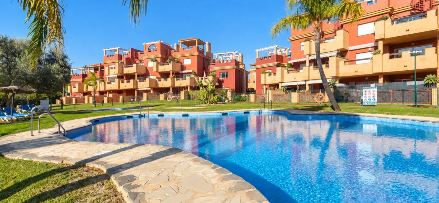 Продажа апартаментов на среднем этаже в Elviria 0