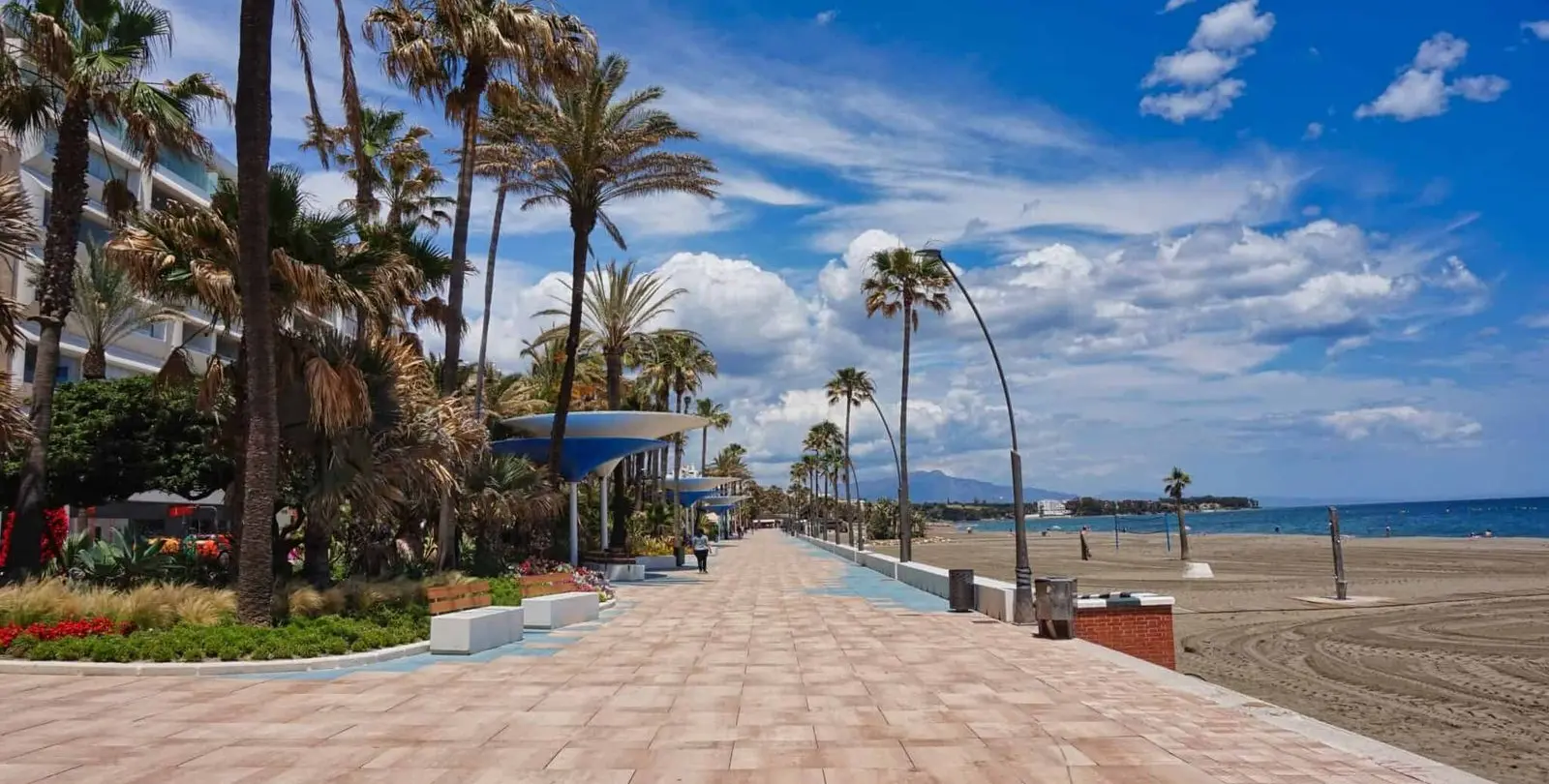 Sale of penthouse in Estepona 1