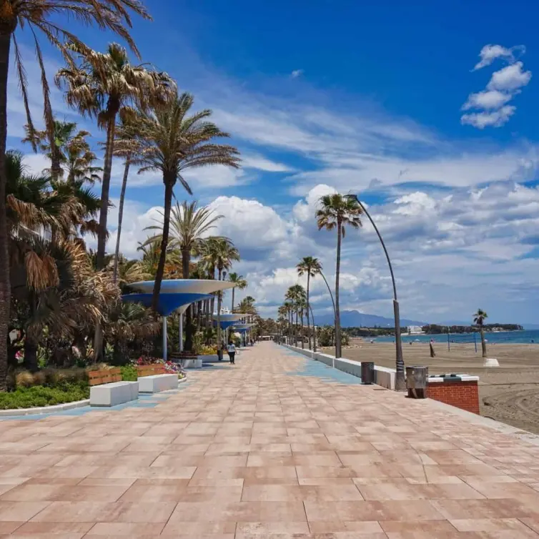 Sale of penthouse in Estepona