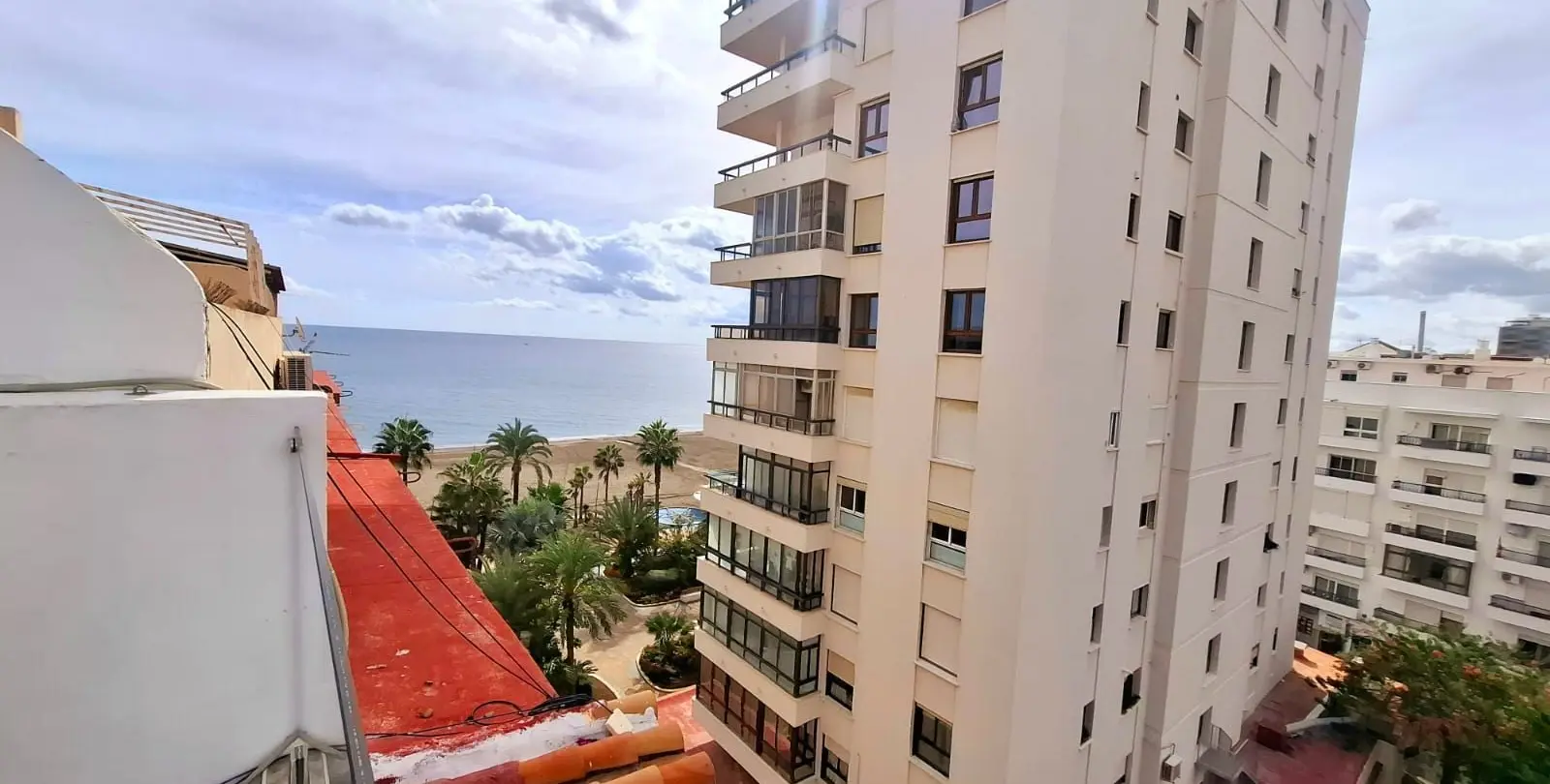 Sale of penthouse in Estepona 2