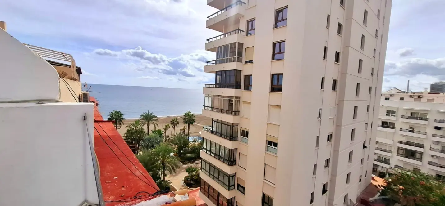 Sale of penthouse in Estepona 1