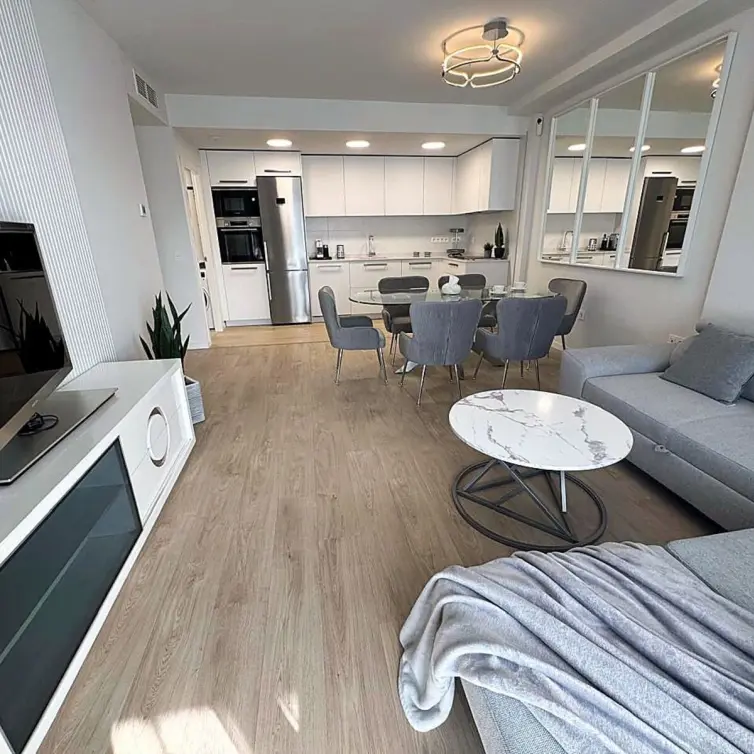 Продажа апартаментов на среднем этаже в Marbella