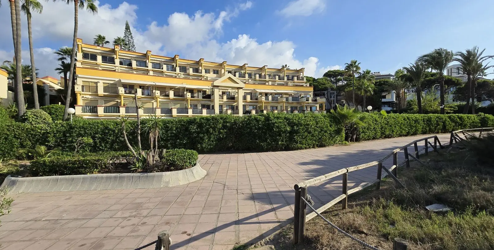 Продажа апартаментов на среднем этаже в Elviria 6