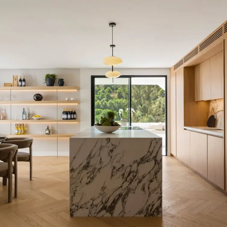 Venta de apartamento en planta media en Benahavís