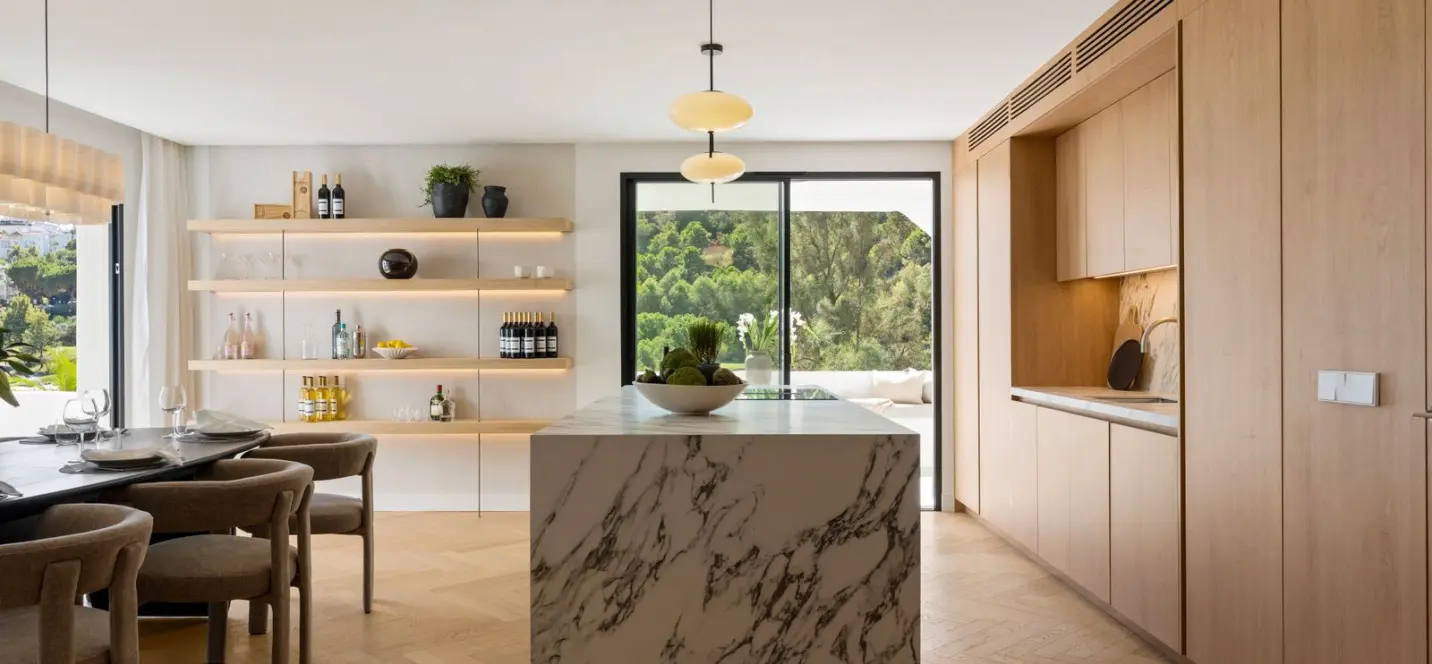 Venta de apartamento en planta media en Benahavís 2