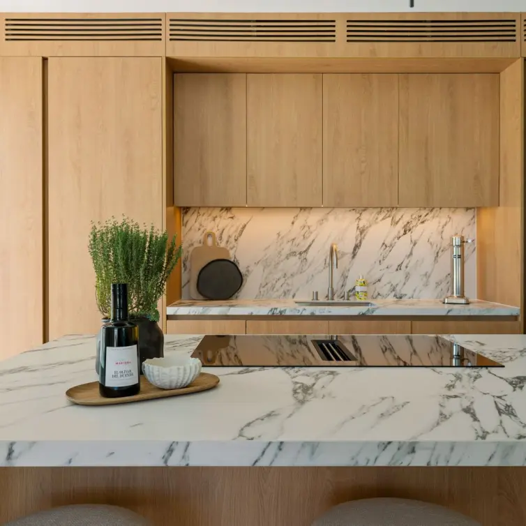 Venta de apartamento en planta media en Benahavís