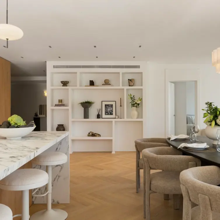 Venta de apartamento en planta media en Benahavís