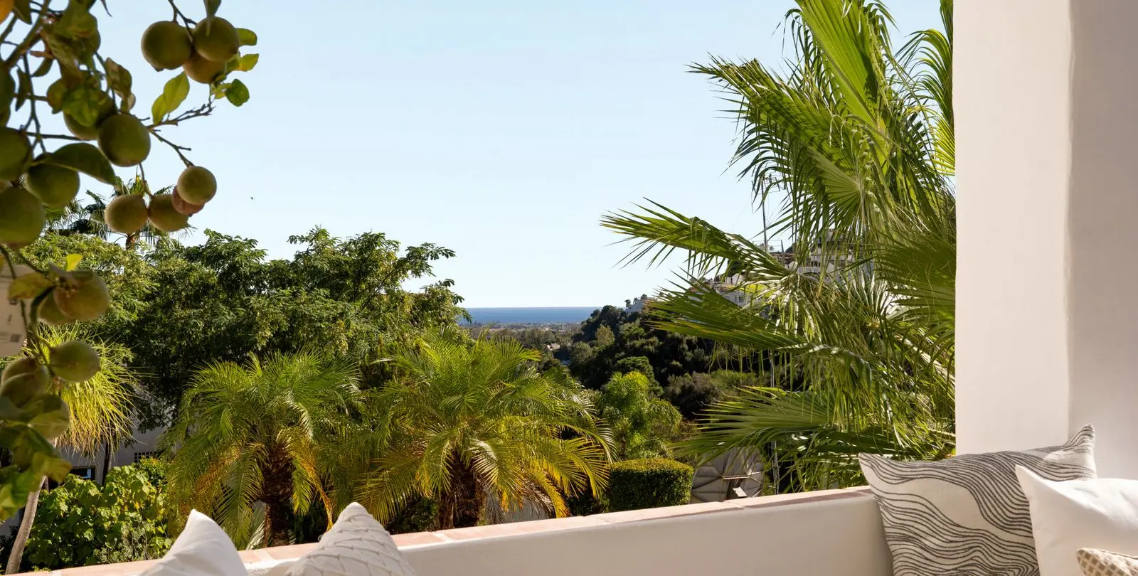 Venta de apartamento en planta media en Benahavís 17