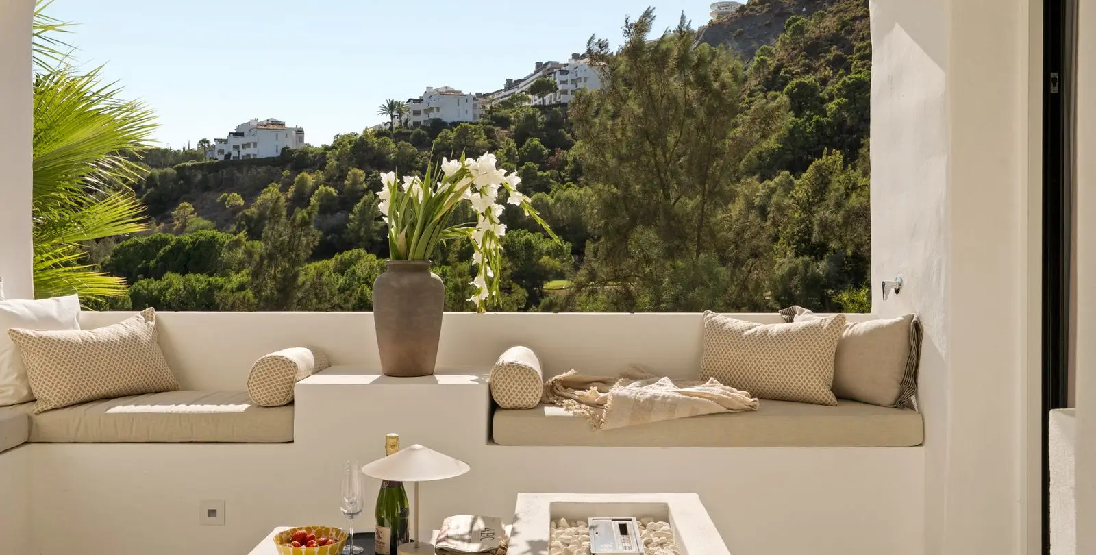 Venta de apartamento en planta media en Benahavís 18