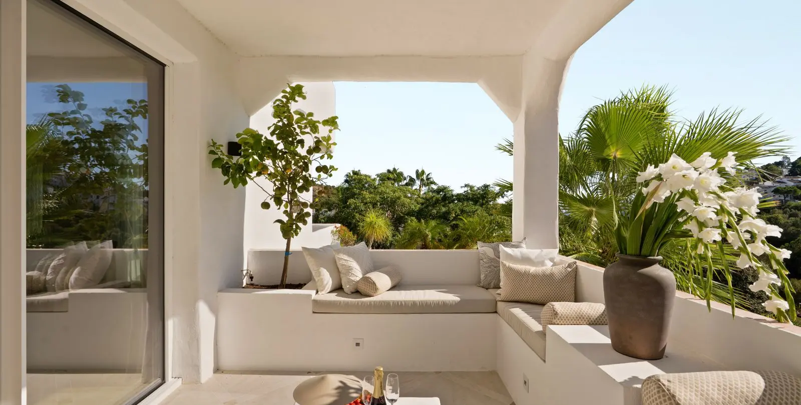 Venta de apartamento en planta media en Benahavís 19