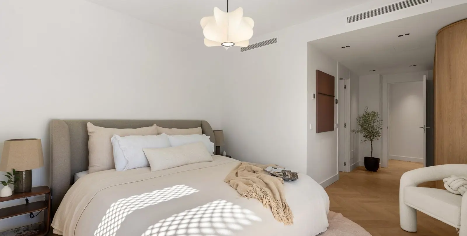 Venta de apartamento en planta media en Benahavís 22