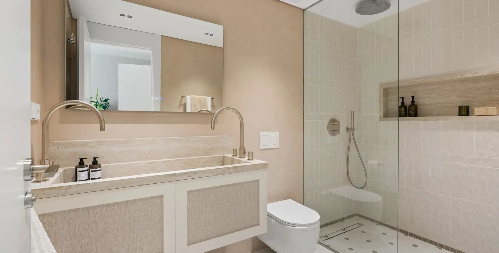 Venta de apartamento en planta media en Benahavís 23
