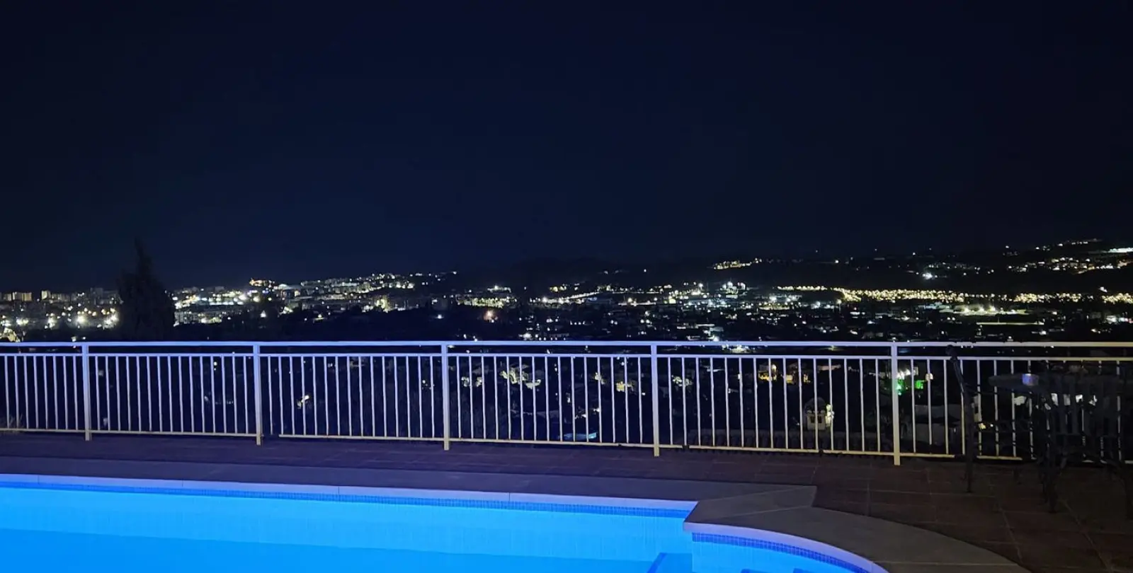 Venta de villa independiente en Sierrezuela 1