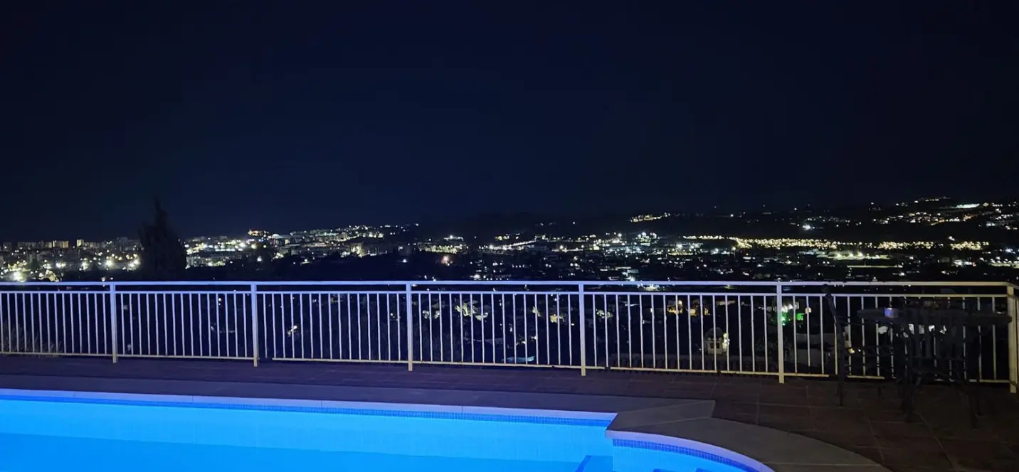 Venta de villa independiente en Sierrezuela 0
