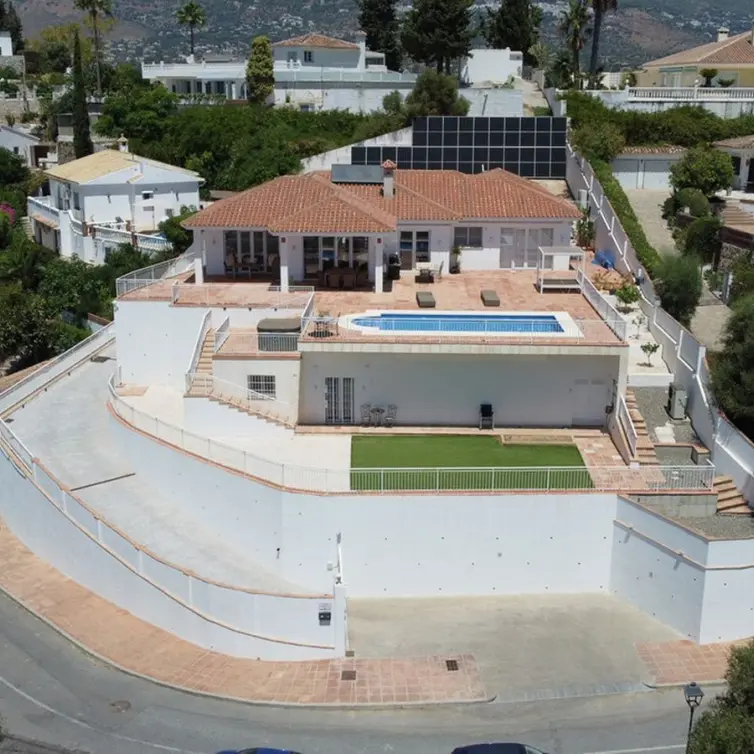 Venta de villa independiente en Sierrezuela