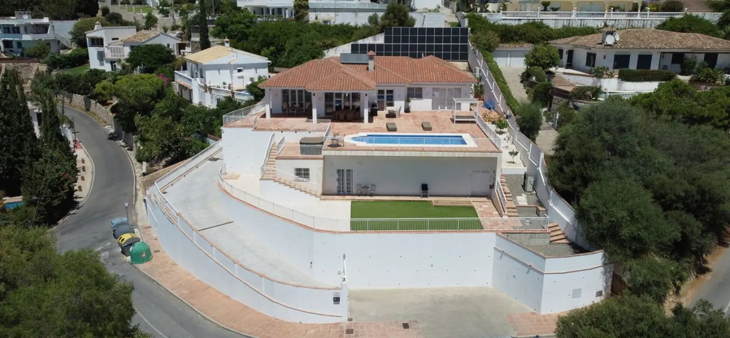 Venta de villa independiente en Sierrezuela 1