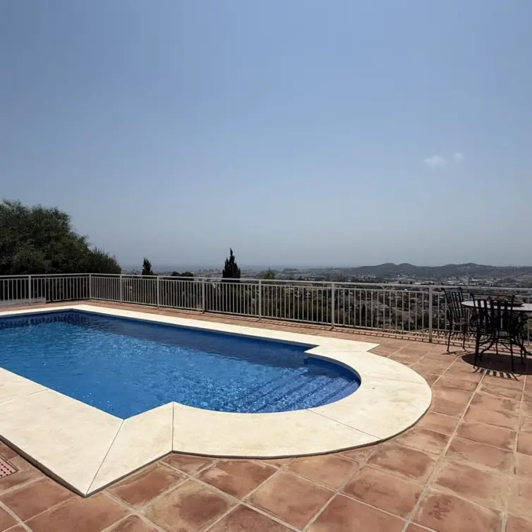 Venta de villa independiente en Sierrezuela