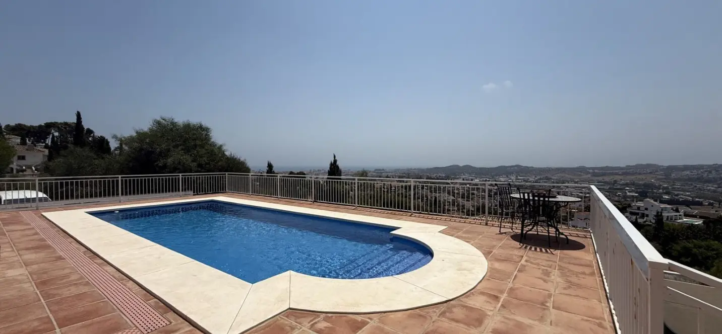 Venta de villa independiente en Sierrezuela 2